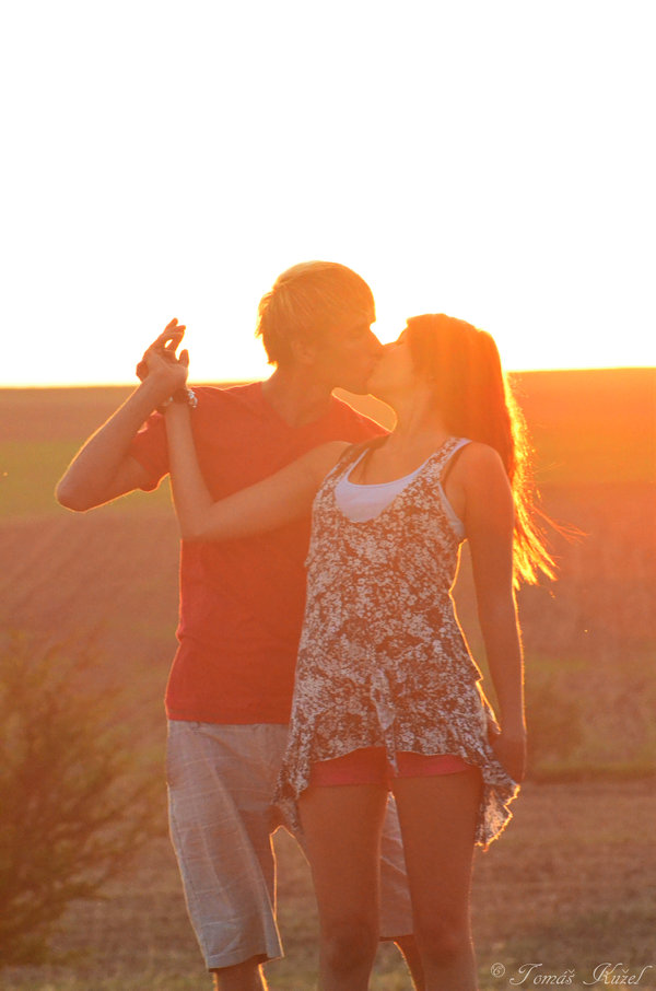 love_at_sunset_by_tomaskuzel-d5yfzt1.jpg